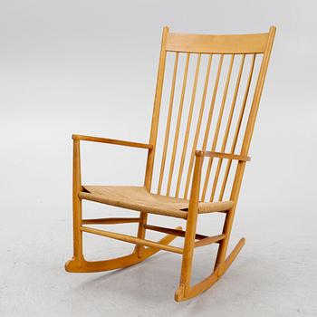 Hans J Wegner, gungstol, "J 16". FDB Möbler, 1900-talets andra hälft.