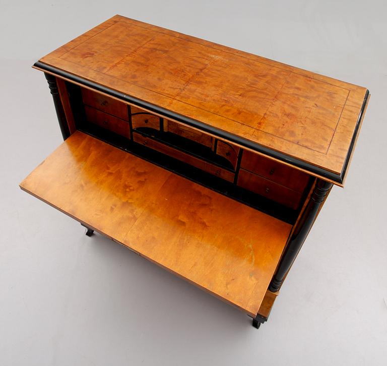 CHIFFONJÉ, 1800-talets mitt.