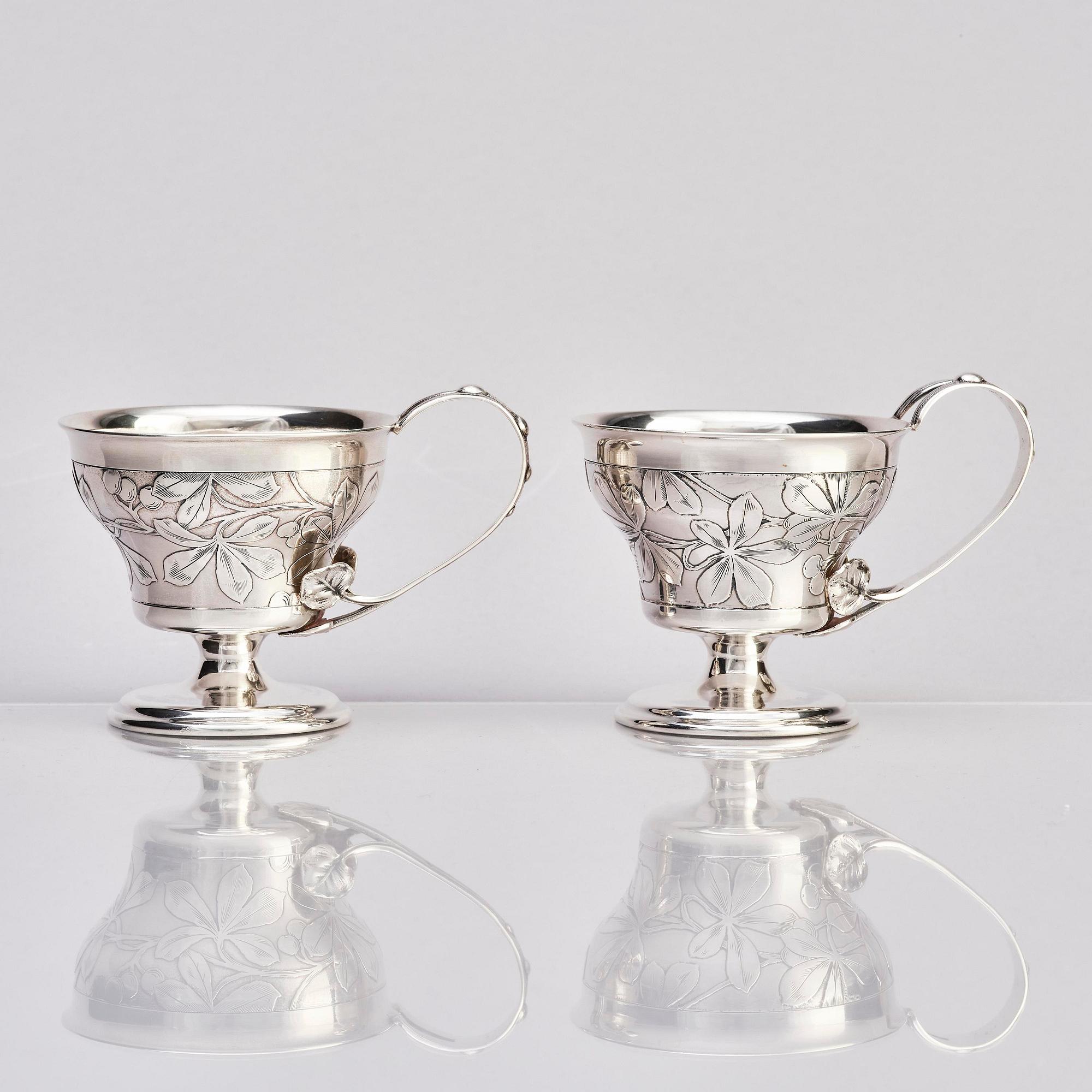 Teodor Werner & Co, ett par tekoppar med fat och skedar, silver, sannolikt Warzawa, 1899-1904.