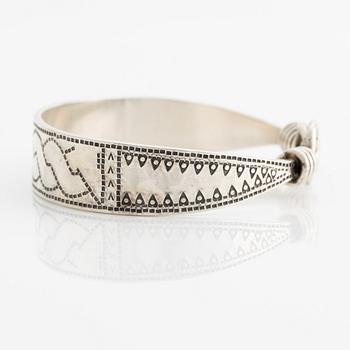 Bangle Kalevala Jewelry, silver, Finland 1977.