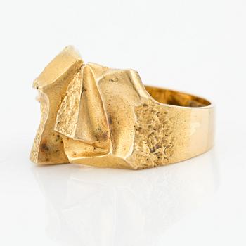 Björn Weckström, ring, "Tourmaline bridge", 18K guld med grön turmalin. Lapponia 1976.