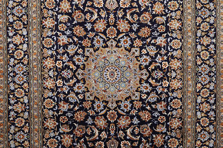 A carpet, Kashan, ca 348 x 237 cm.