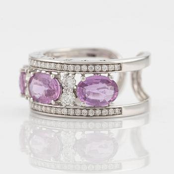 Ring with three pink sapphires and brilliant-cut diamonds.