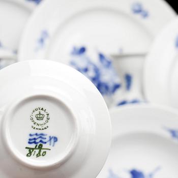 MATSERVIS, 67 delar, porslin, "Blå Blomst", Royal Copenhagen, Danmark, 1900-tal.