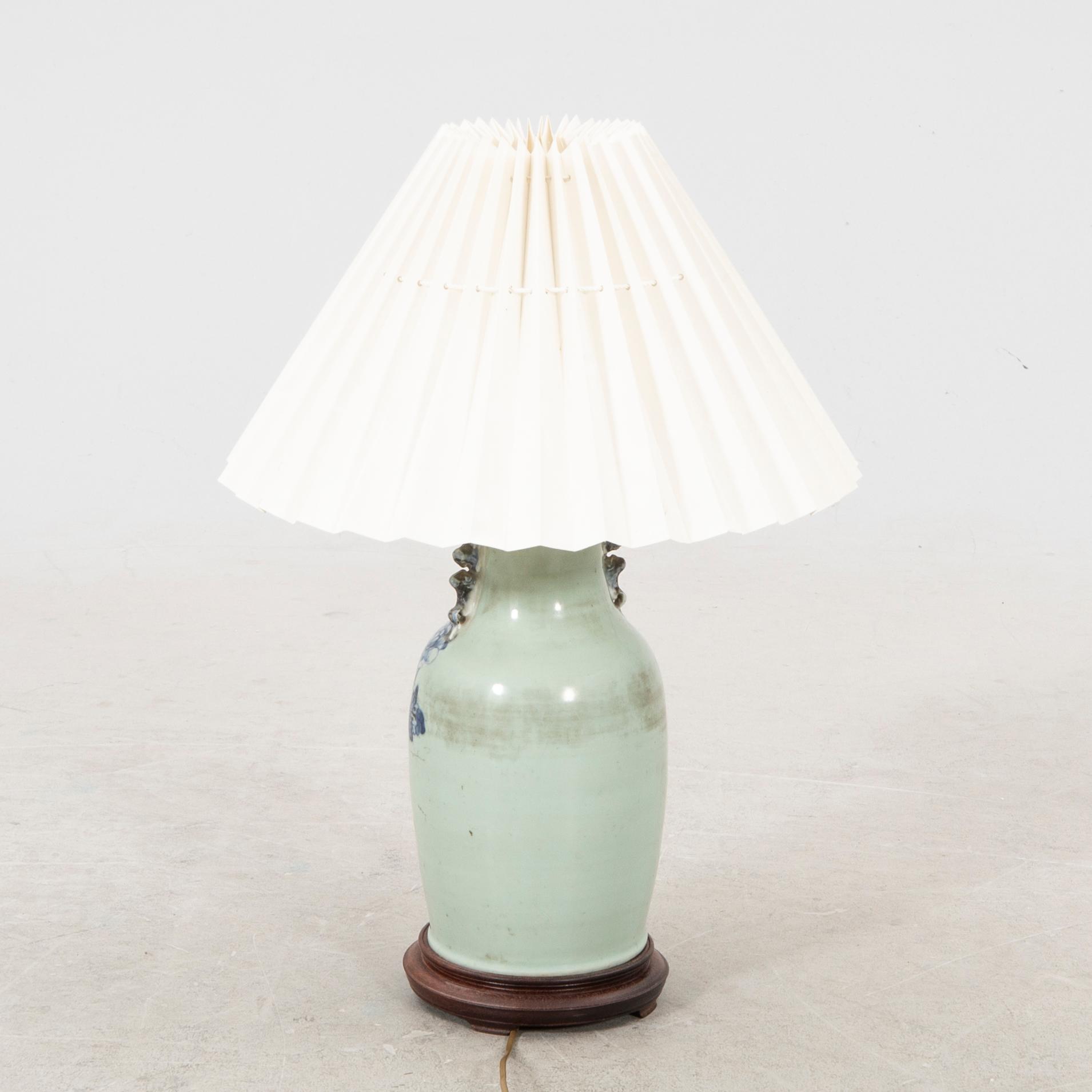 Bordslampa Kina 1900-tal porslin.