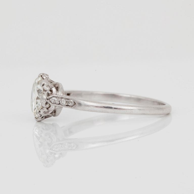 A circa 1.50 ct brilliant-cut diamond ring. Quality circa J-K/SI.