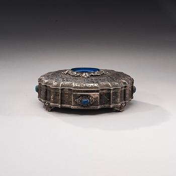 SKRIN, silver, färgad agat samt färgade jaspis. 1900-talets början. Mellaneuropa. Vikt ca 943 g.