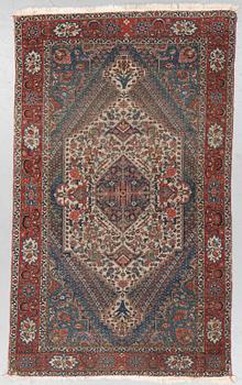 Rug, semi-antique Bakhtiari ca 208 x 126 cm.