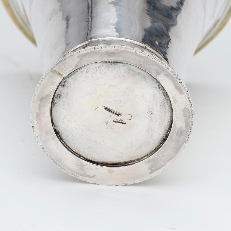BÄGARE, silver, J Stras Stockholm 1739, överstämplat Anders Gottlieb Herkepeus, Norrtälje 1863, ca 392 g.