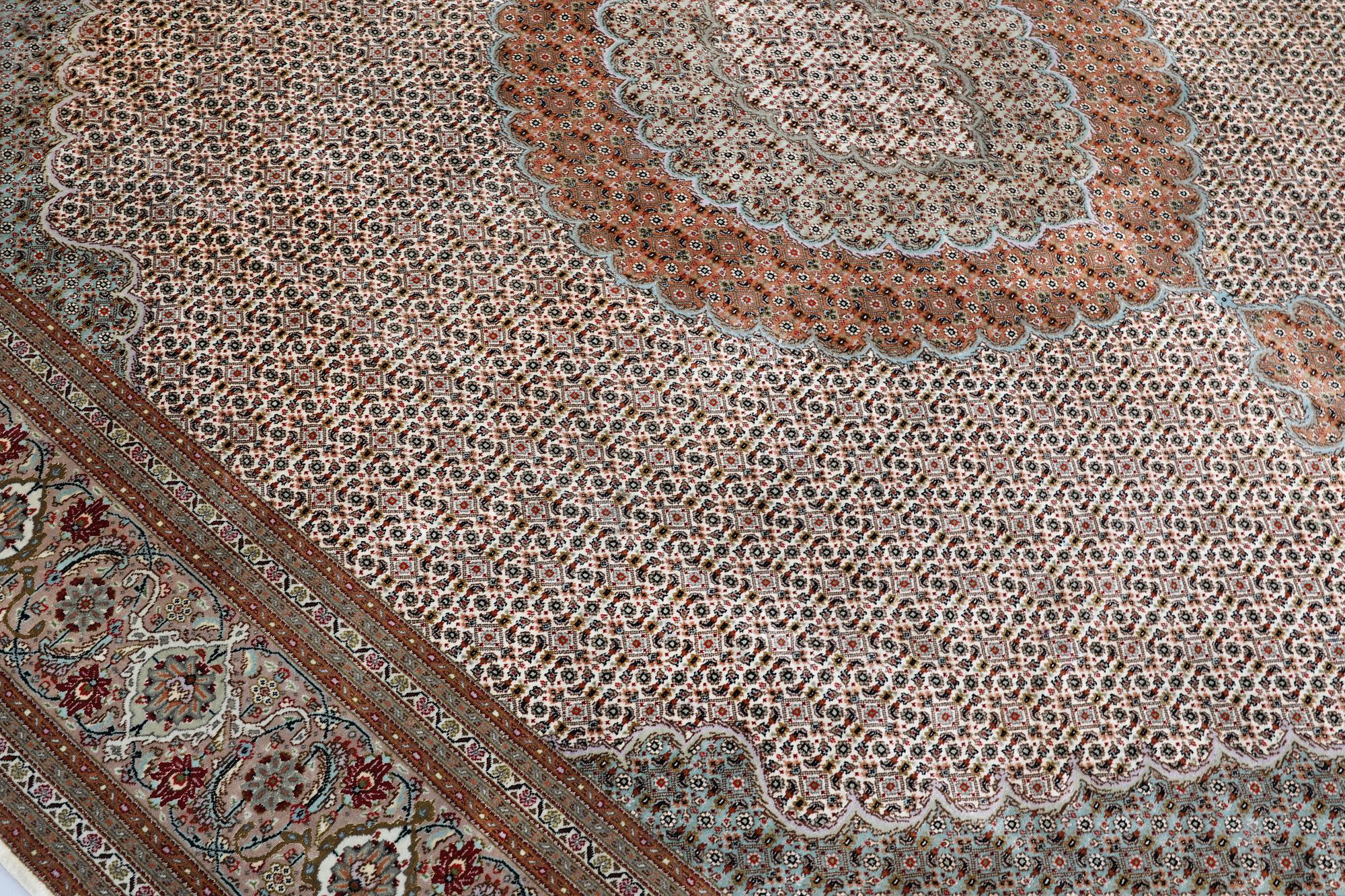Matta, Täbris, part silk, s.k. 50 Radj, ca 300 x 250 cm.