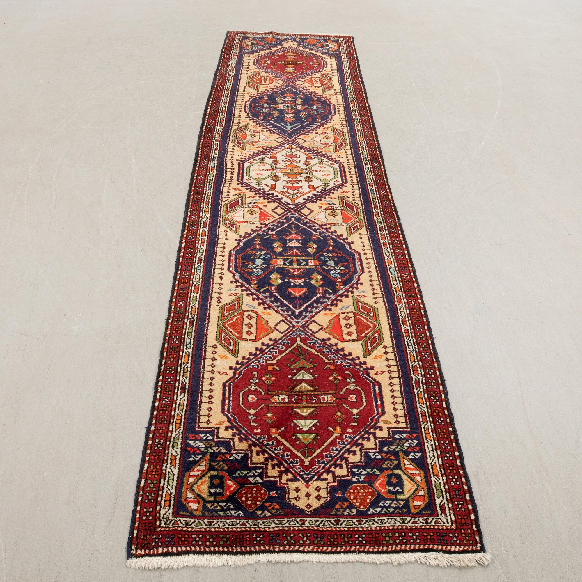 Gallerimatta, Sarab, 330 x 85 cm.