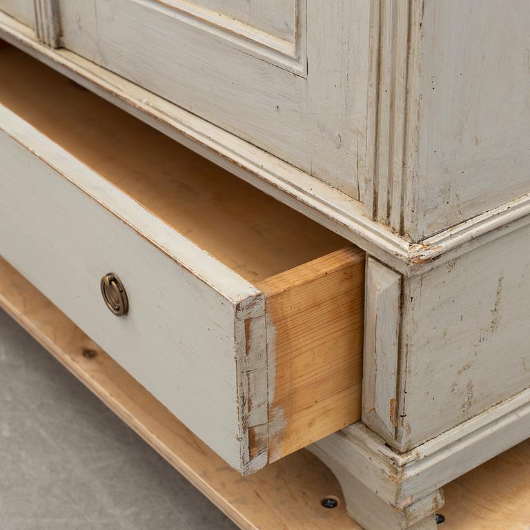 A painted wardrobe from around year 1900.