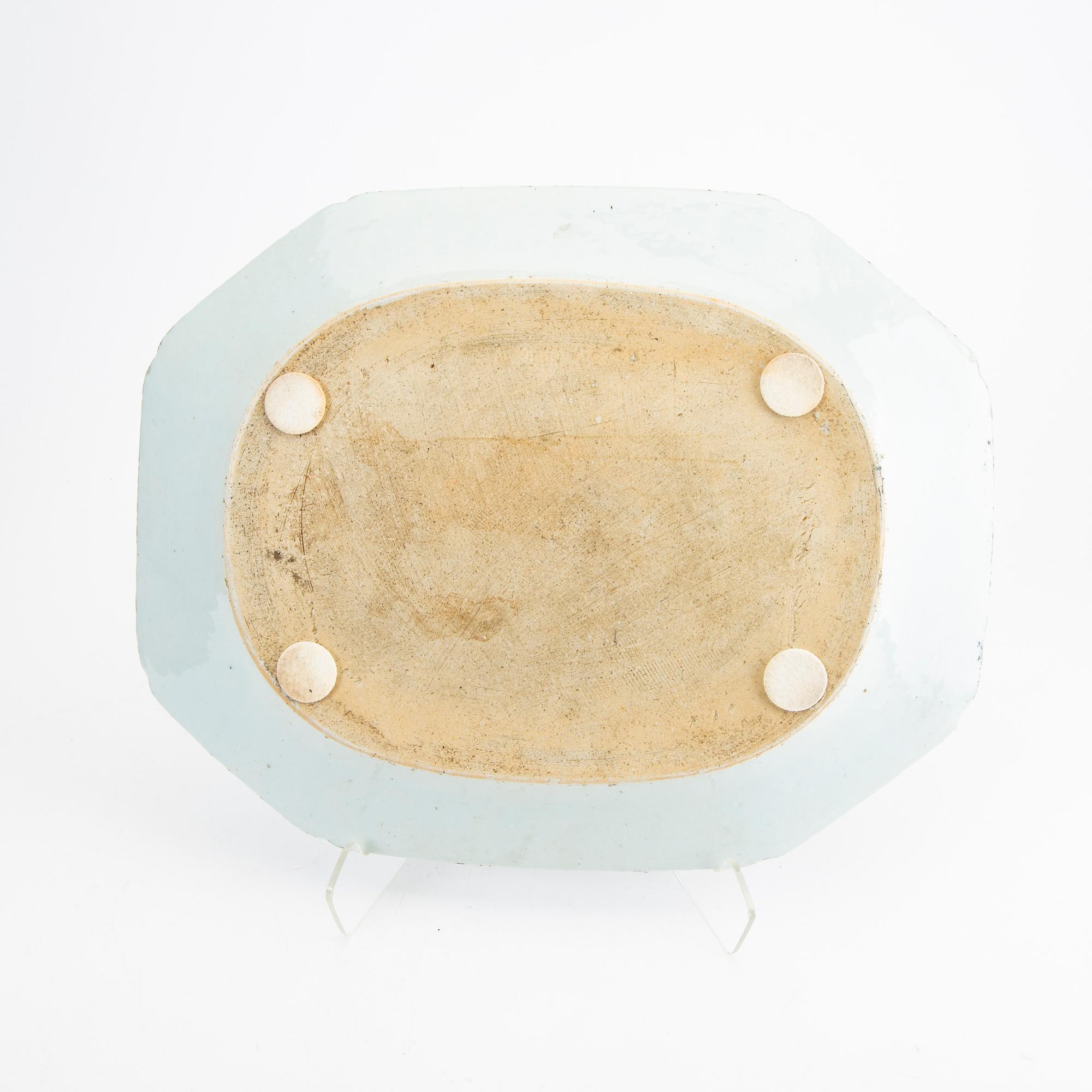 A blue and white Chinese serving dish, Qing dynasty, Qianlong (1736-95).