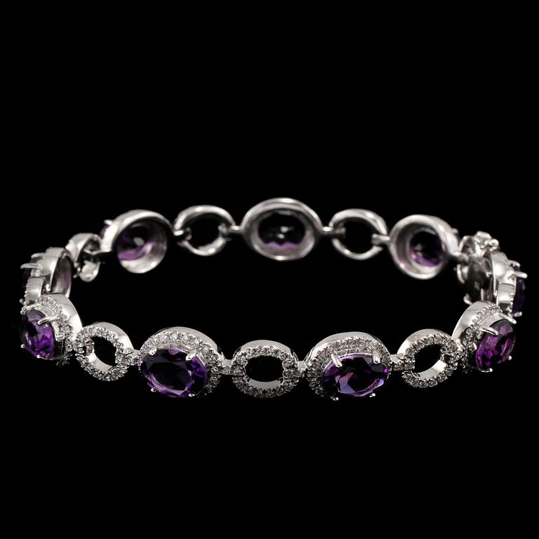 An amethyst bracelet, 10.53 cts with brilliant cut diamonds, tot. 2.07 cts.