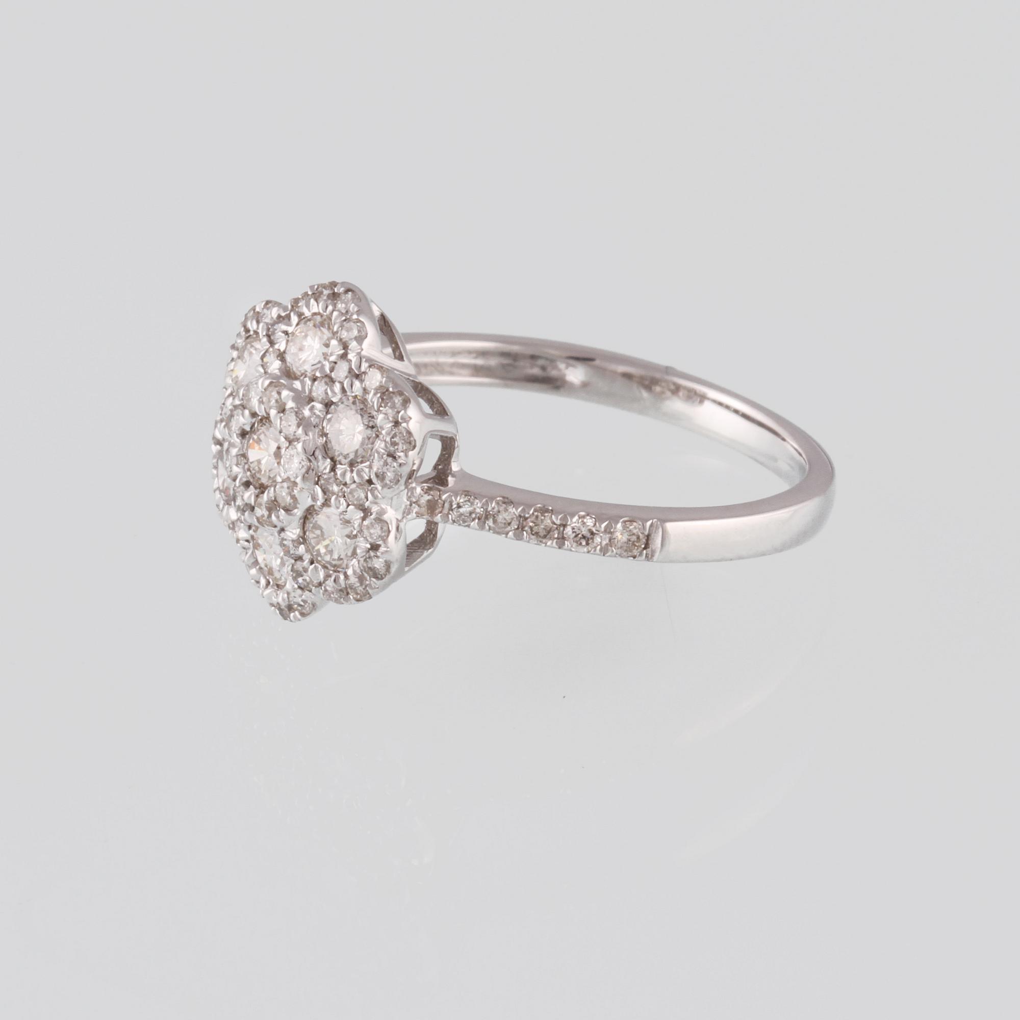 RING, 18K vitguld med briljantslipade diamanter ca 0.82 ct.