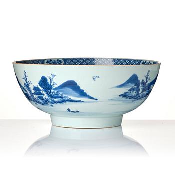 A large blue and white bowl, Qing dynasty, Qianlong (1736-95).