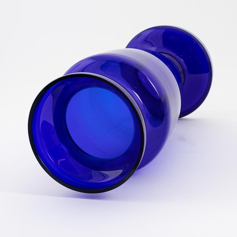 Praktvas, glas, 1900-tal.