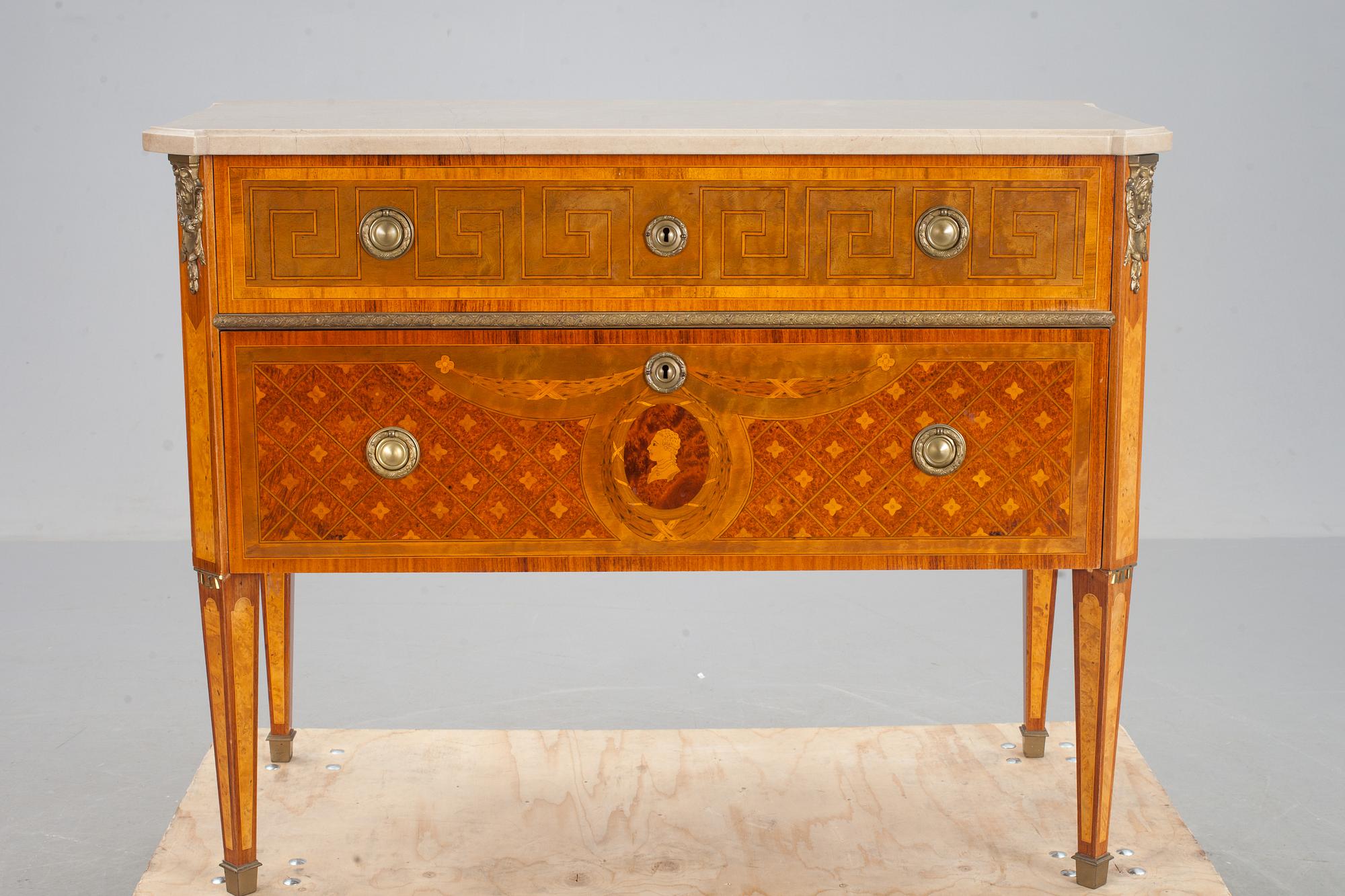 BYRÅ, gustaviansk stil, 1900-talets första hälft.