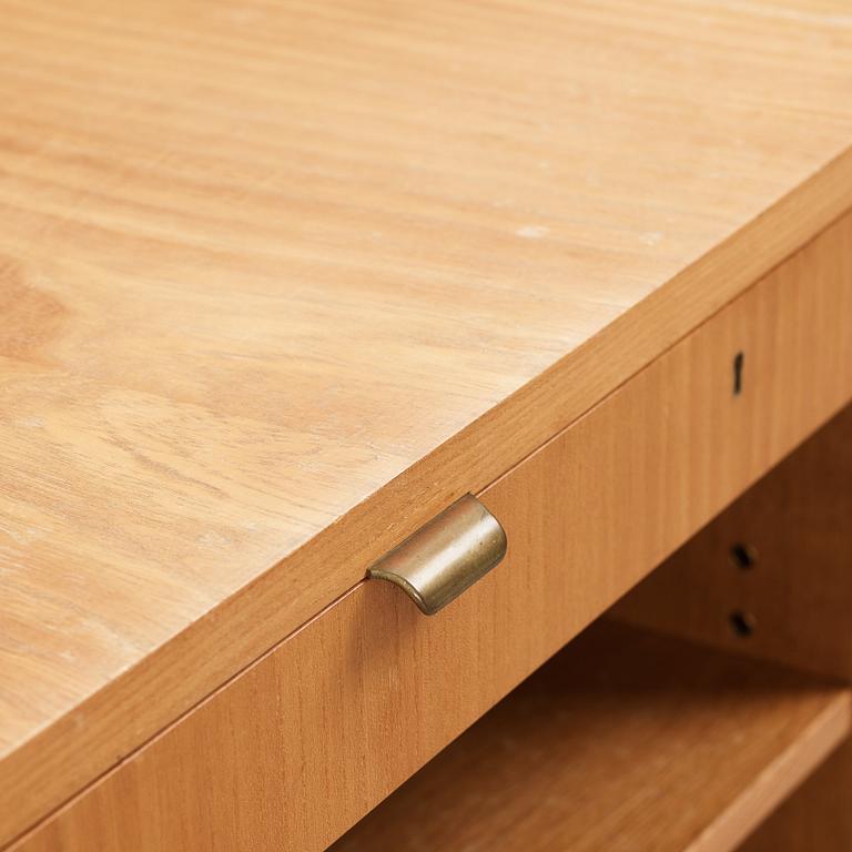 Bruno Mathsson, an elm veneered Swedish Modern sideboard executed by Karl Mathsson, Värnamo, Sweden 1938.