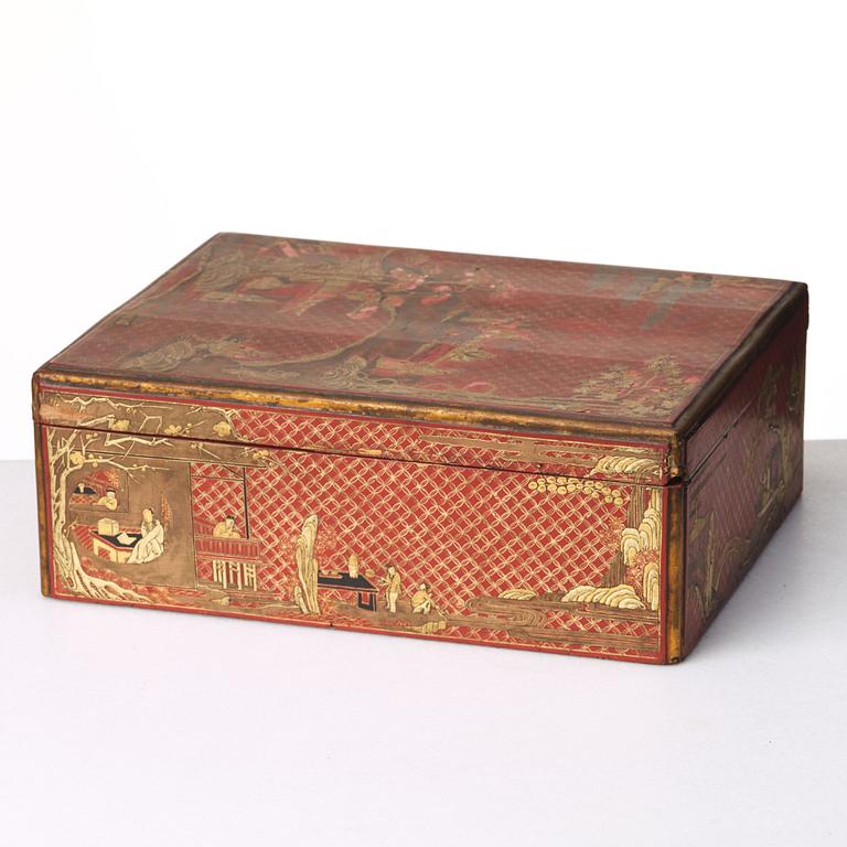 A red lacquered box with cover, Qing dynasty, 19th Century.