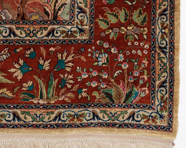 OLD SILK TABRIZ. 260 x 151-163,5 cm.