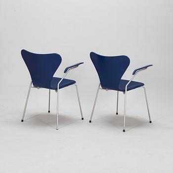 Arne Jacobsen, tuoleja 3+1, "Sjuan", Fritz Hansen, Tanska,1999-2001.