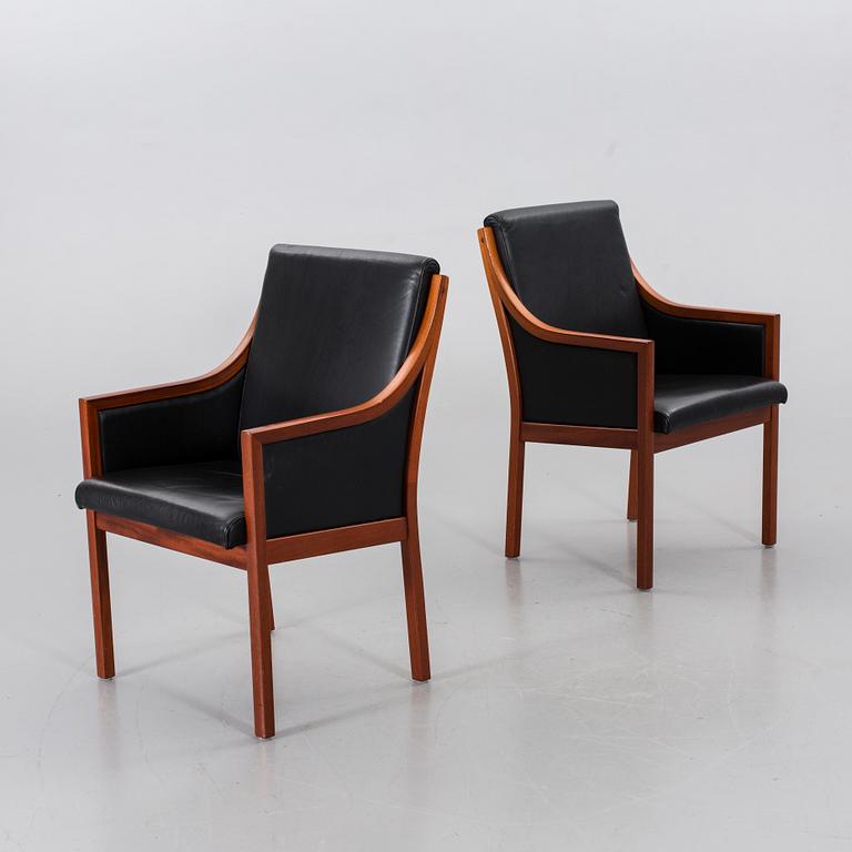 KARMSTOLAR, ett par, formgivna av Karl-Erik Ekselius, JOC Möbler, Vetlanda, 1980-tal.