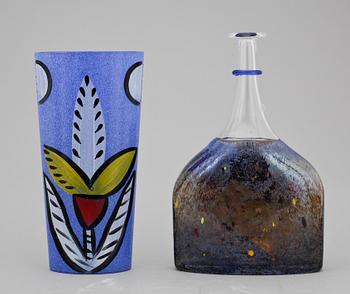 VAS OCH FLASKA, Ulrica Hydman-Vallien och Bertil Vallien, Kosta, sign.