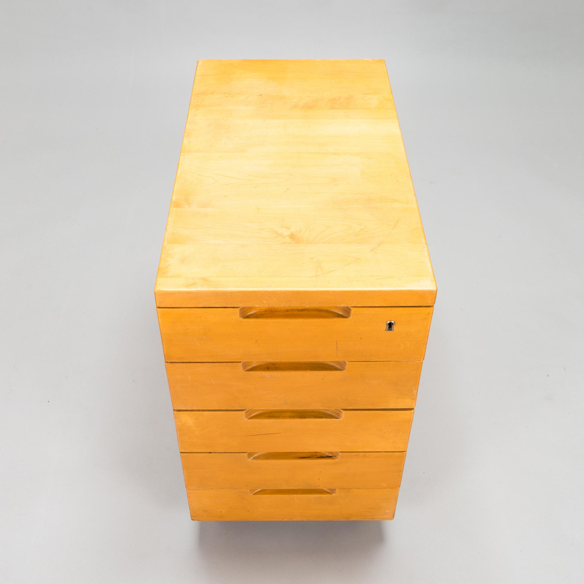 Alvar Aalto, laatikosto, malli B96, O.Y. Huonekalu- ja Rakennustyötehdas A.B. 1930-luvun alku.