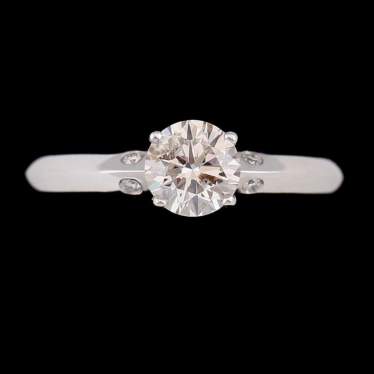 RING, 18K vitguld, solitär briljantslipad diamant ca 0.80 ct.