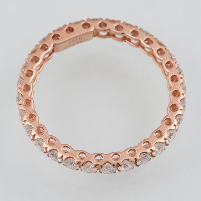 RING, 18K guld med briljantslipade diamanter 1.05 ct. Vikt 1,3 gram.