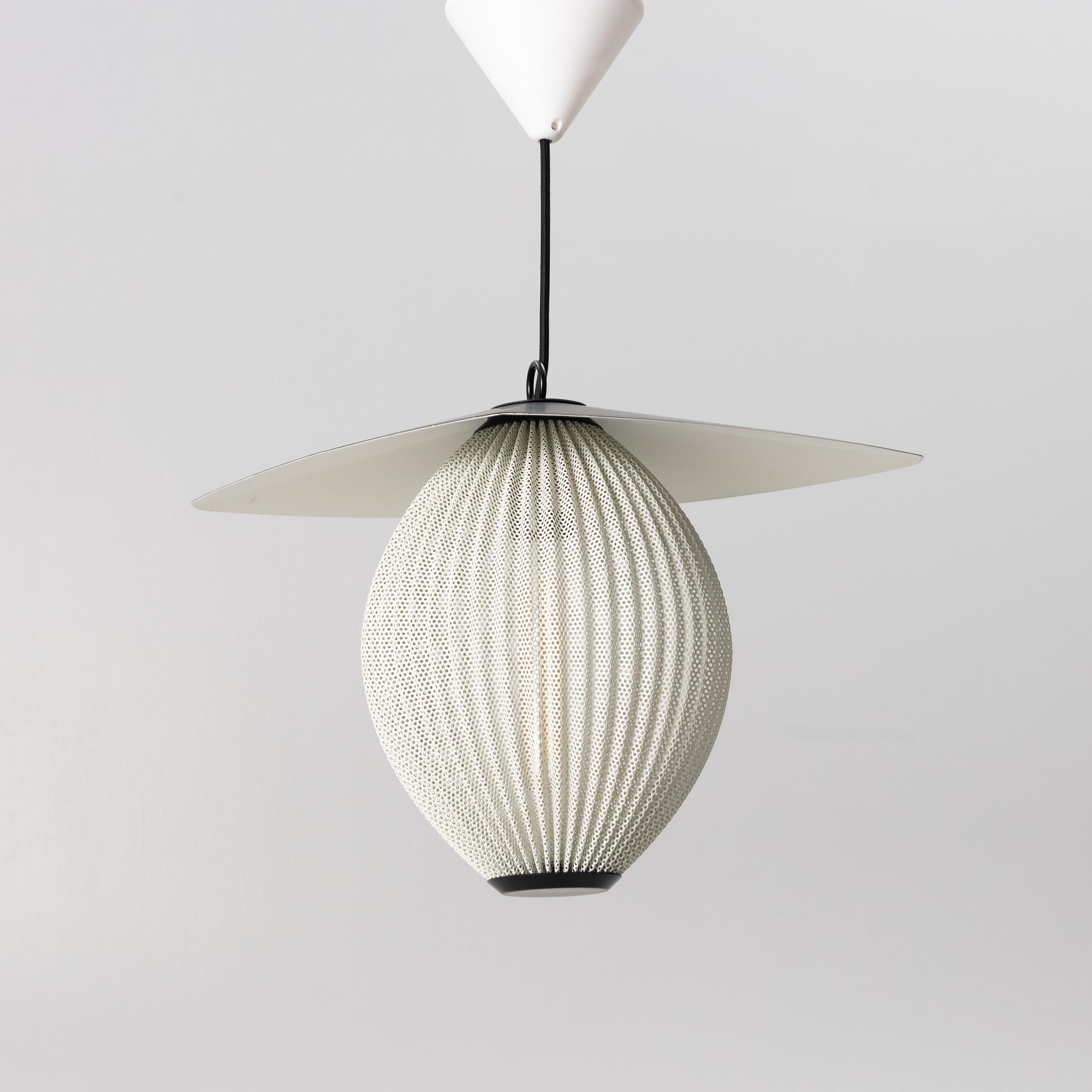 Mathieu Matégot, taklampa, Satellite Pendant Lamp, GUBI.