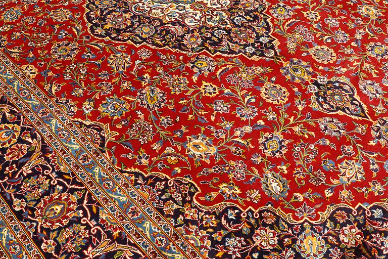 A carpet, Kashan, ca 460 x 308 cm.