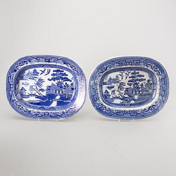 UPPLÄGGNINGSFAT, flintgods bl.a. Stafford-shire, 10 delar, 1900-tal.