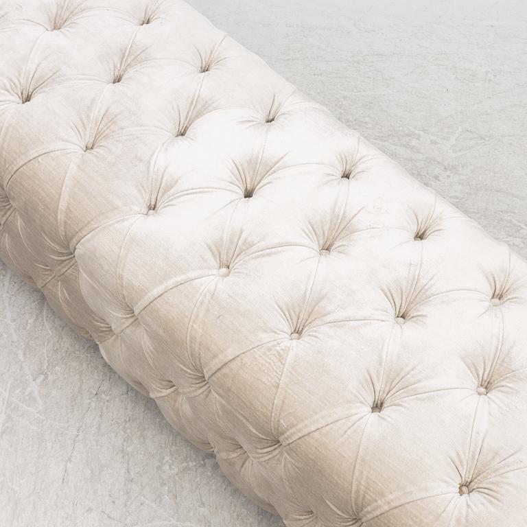 A pouf / bench, Ascension Latorre, contemporary.