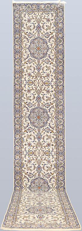 A Keshan runner, c. 586 x 103 cm.