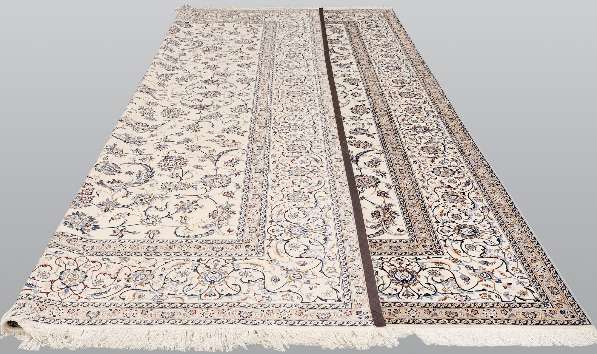 A part silk Nain carpet, so-called 6LAA, approx. 400 x 304 cm.