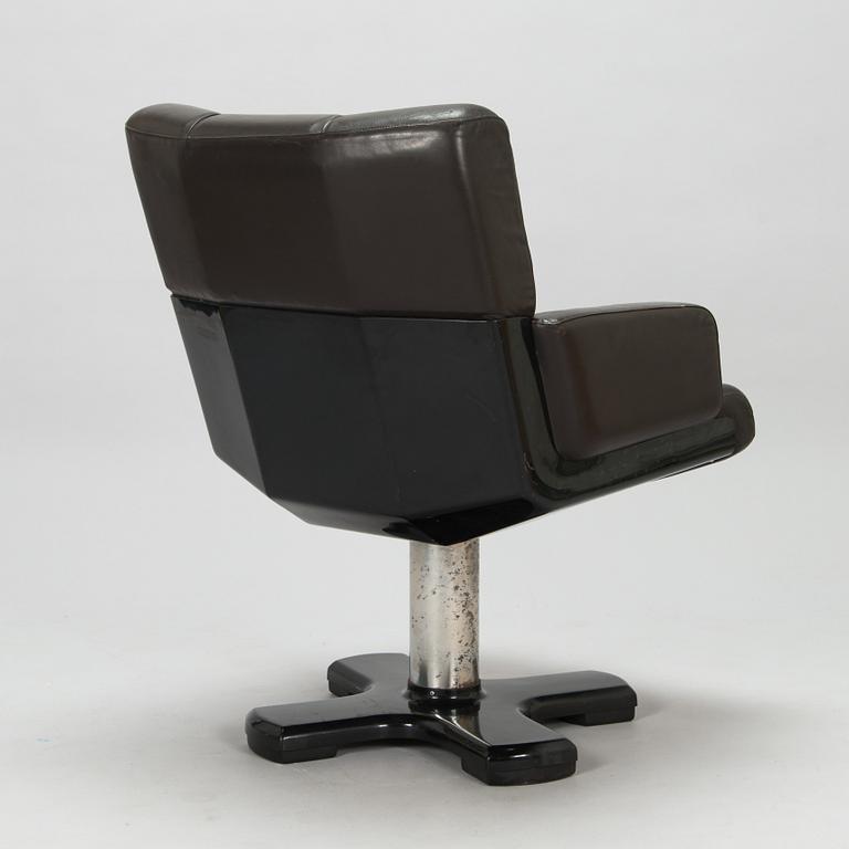 Kari-Pekka Valorinta, a  1960's 'Nautilus' armchairs for Isku.