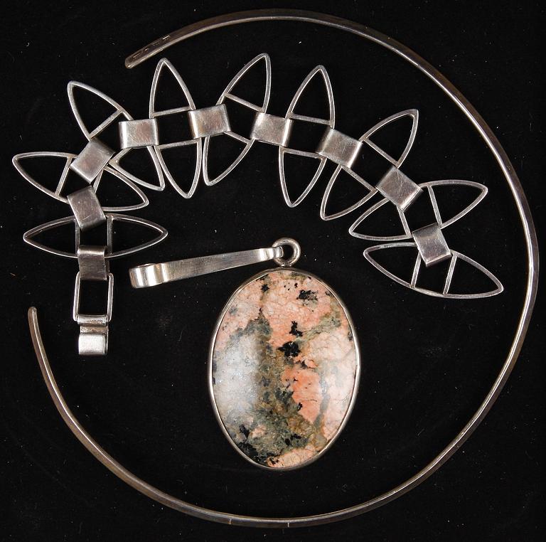 HALSBAND samt ARMBAND, silver, bl.a Claes Giertta, Stockholm, 1958.