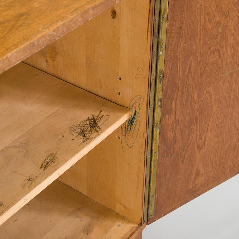 Alvar Aalto, skåp, modell 810 för O.Y Huonekalu- ja Rakennustyötehdas A.B, 1930-tal.