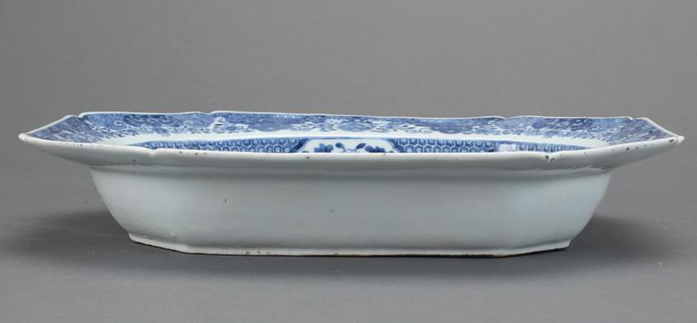 SKÅLFAT, porslin. Kina, Chien Lung 1736-1795.