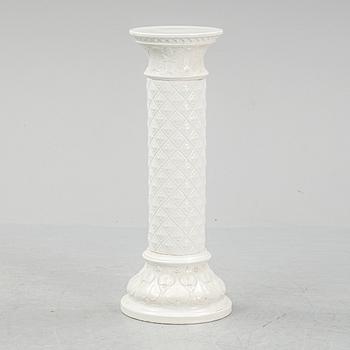 An early 20th Century piedestal.