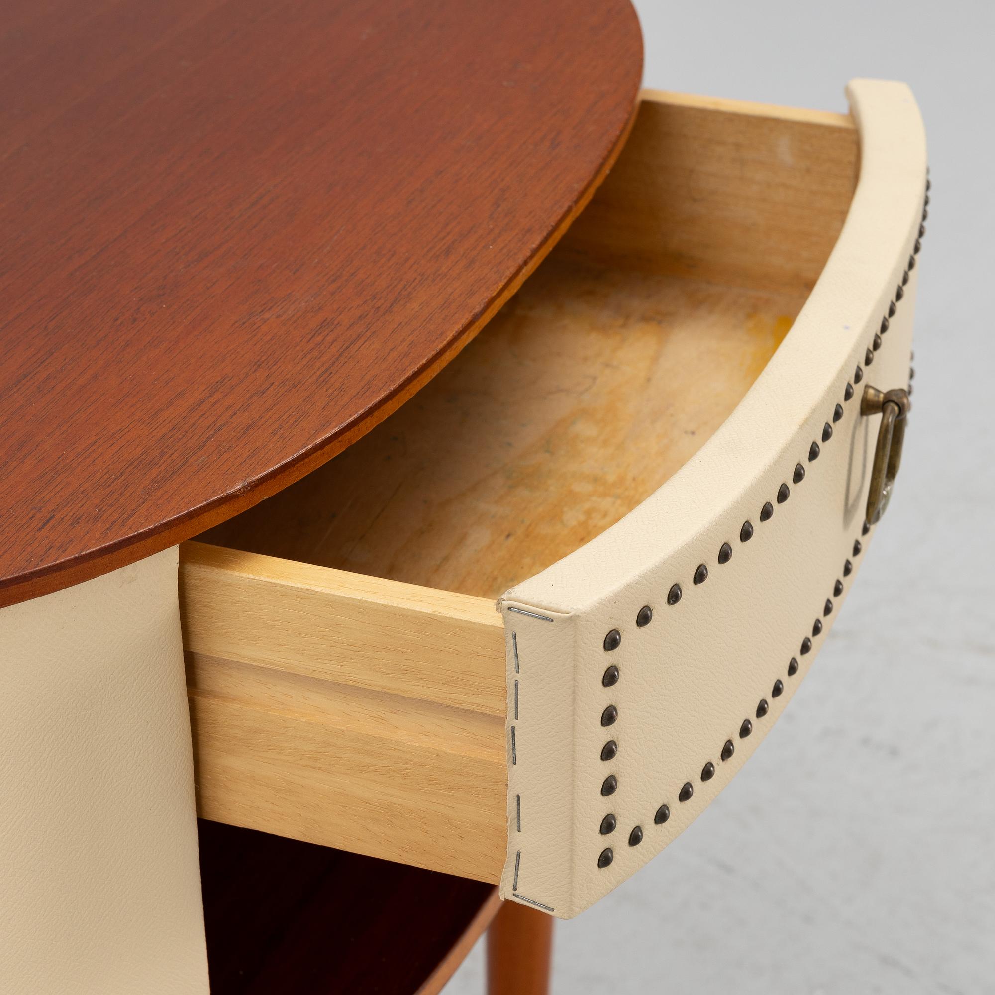 A mid century bedside table, Halvdan Petterssons Möbelfabrik, Tibro, Sweden.