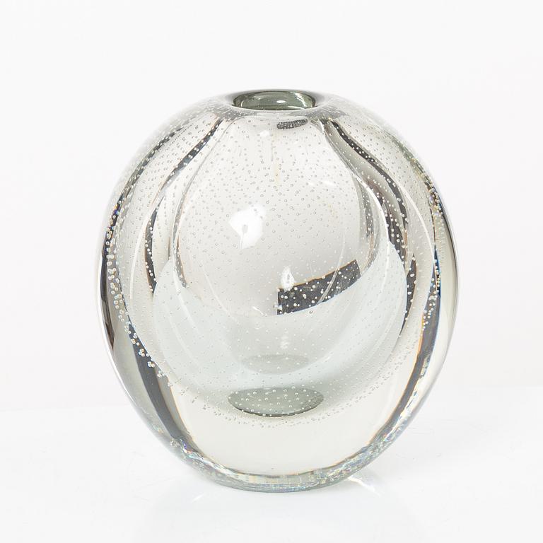 Gunnel Nyman, a vase, Nuutajärvi Notsjö, Finland, 1954.