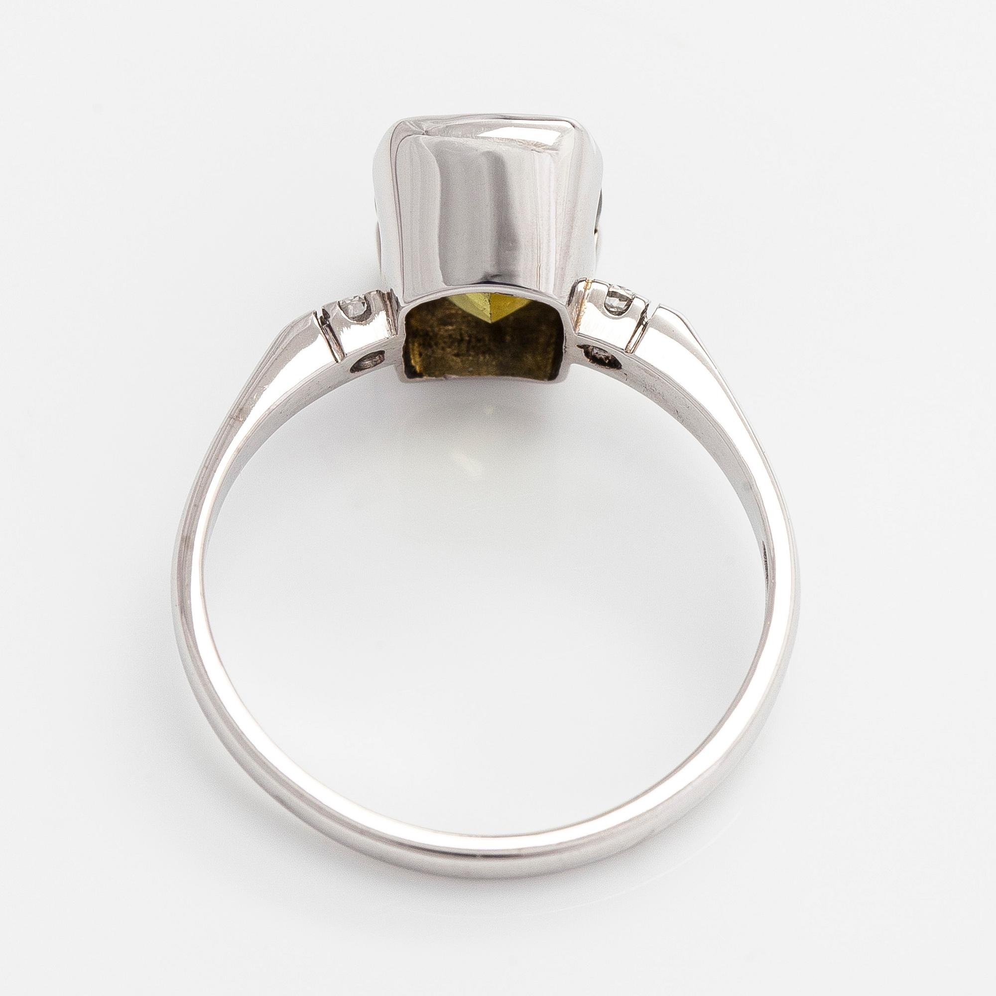 Sormus, 14K valkokultaa, fasettihiottu krysoberylli ja timantteja.