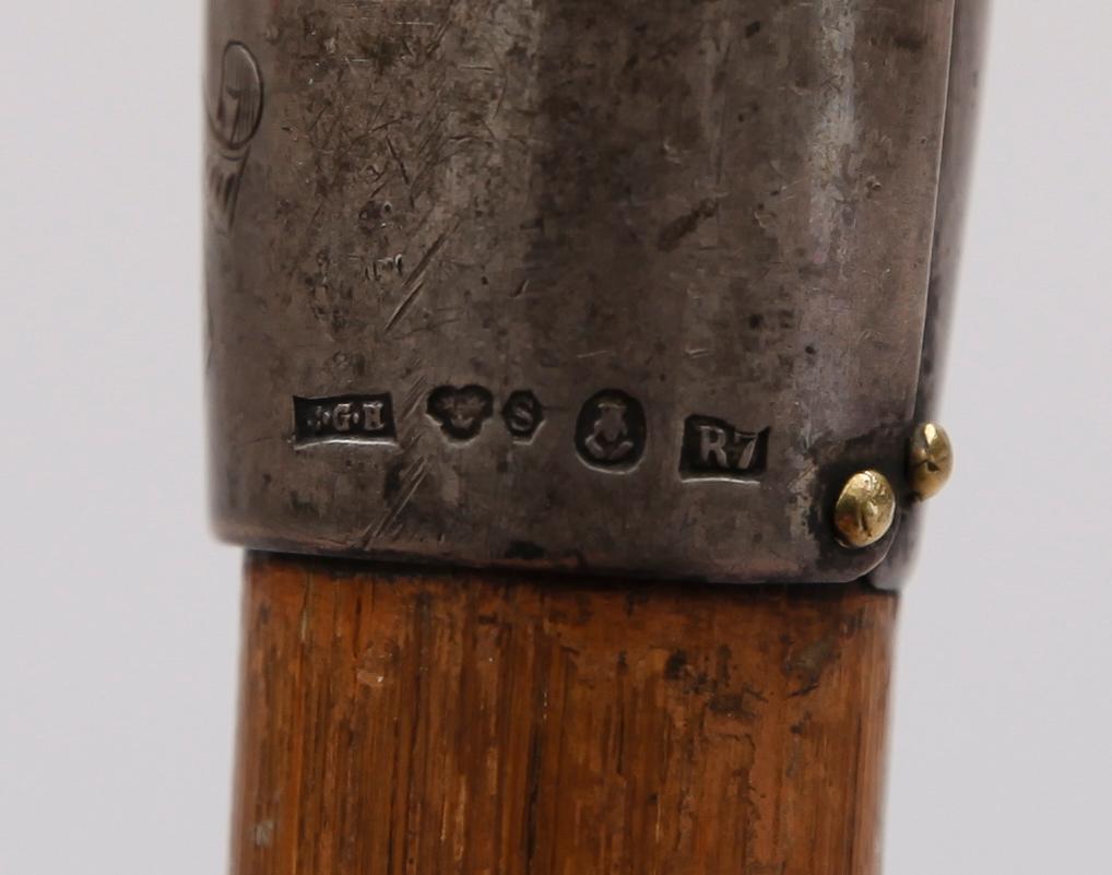KÄPPAR, 2 st med silverbeslag, 1919 och 1926.