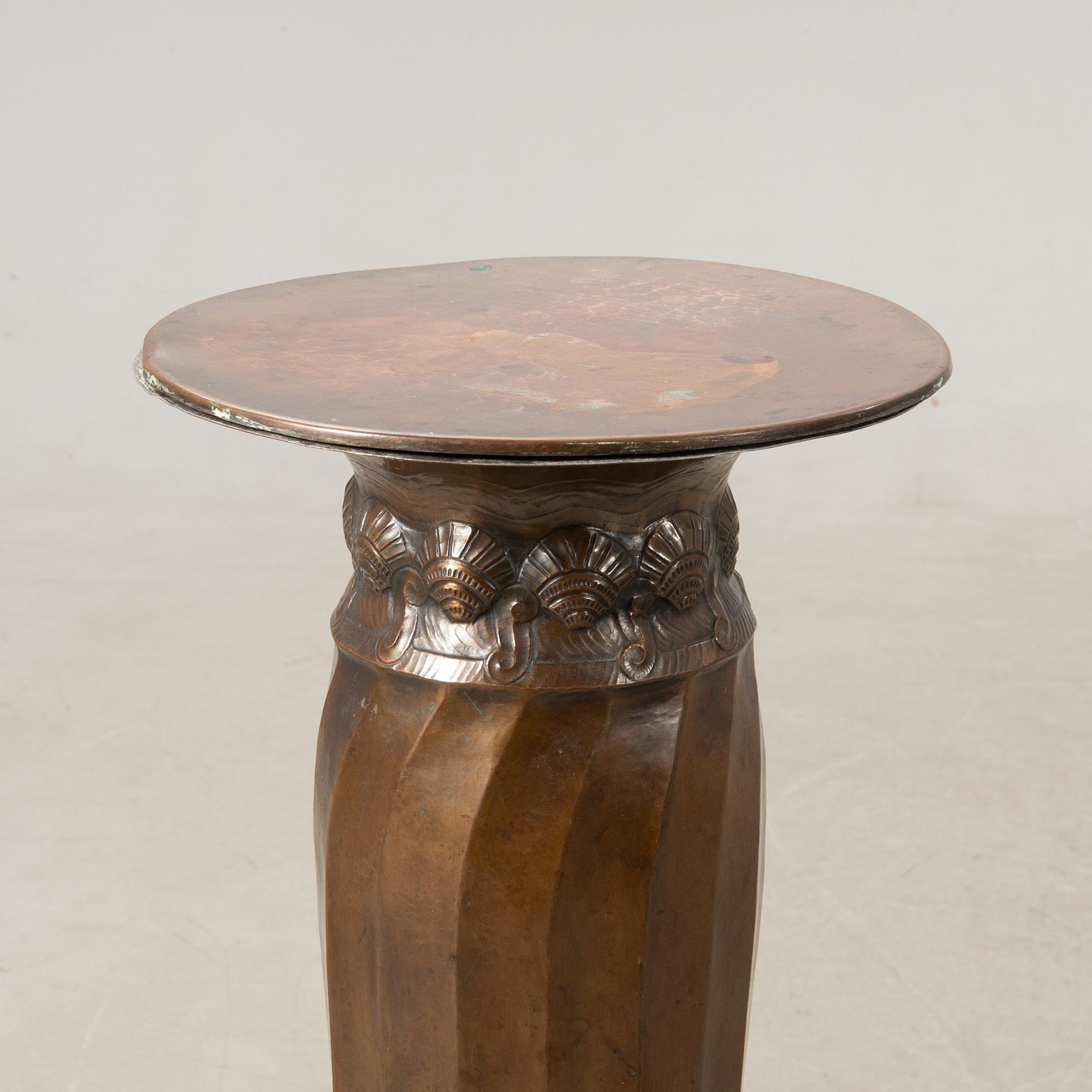 Pedestal, Art Nouveau early 20th century.