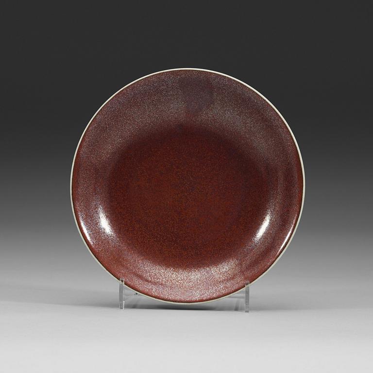 FAT, porslin. Qing dynastin (1644-1912)med Qianlongs sigillmärke.