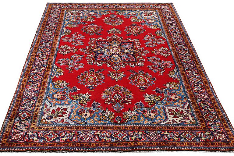 A Najafabad carpet, c. 316 x 208 cm.