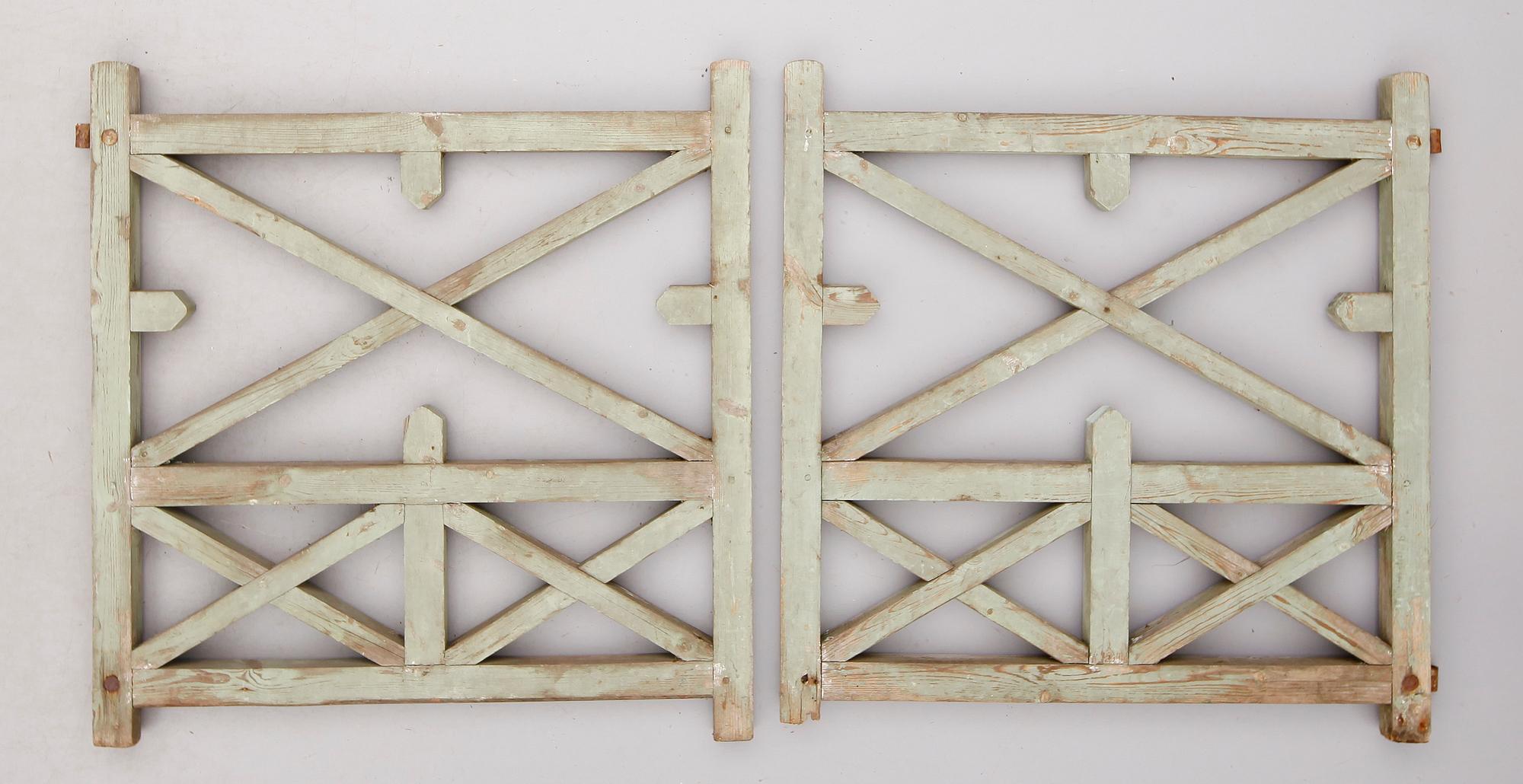 TRÄDGÅRDSGRINDAR, 1 par, 1900-talets första hälft.